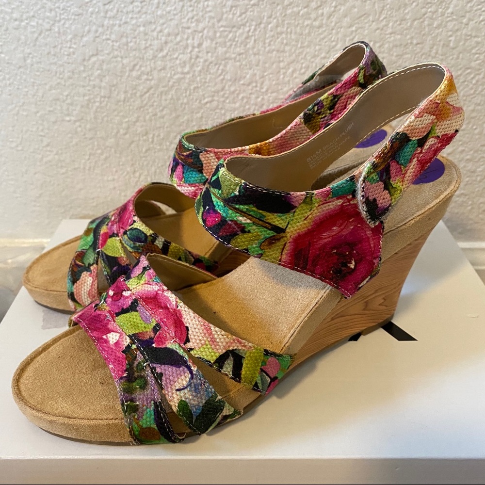 Spring Flower Strap Wedges With Adjustable Strap